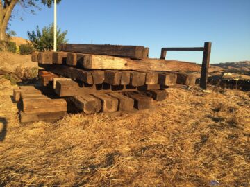Another pile o' railroad ties