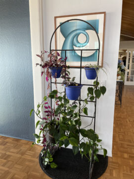 Arched metal plant stand